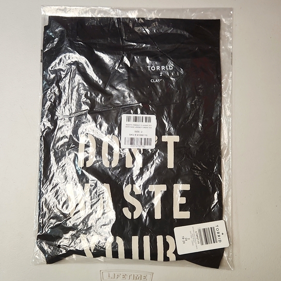 ❤️NWT VINTAGE TORRID GRAPHIC TEE DON'T WASTE YOUR ENERGY - 100% COTTON PLUS SIZE - Picture 4 of 13